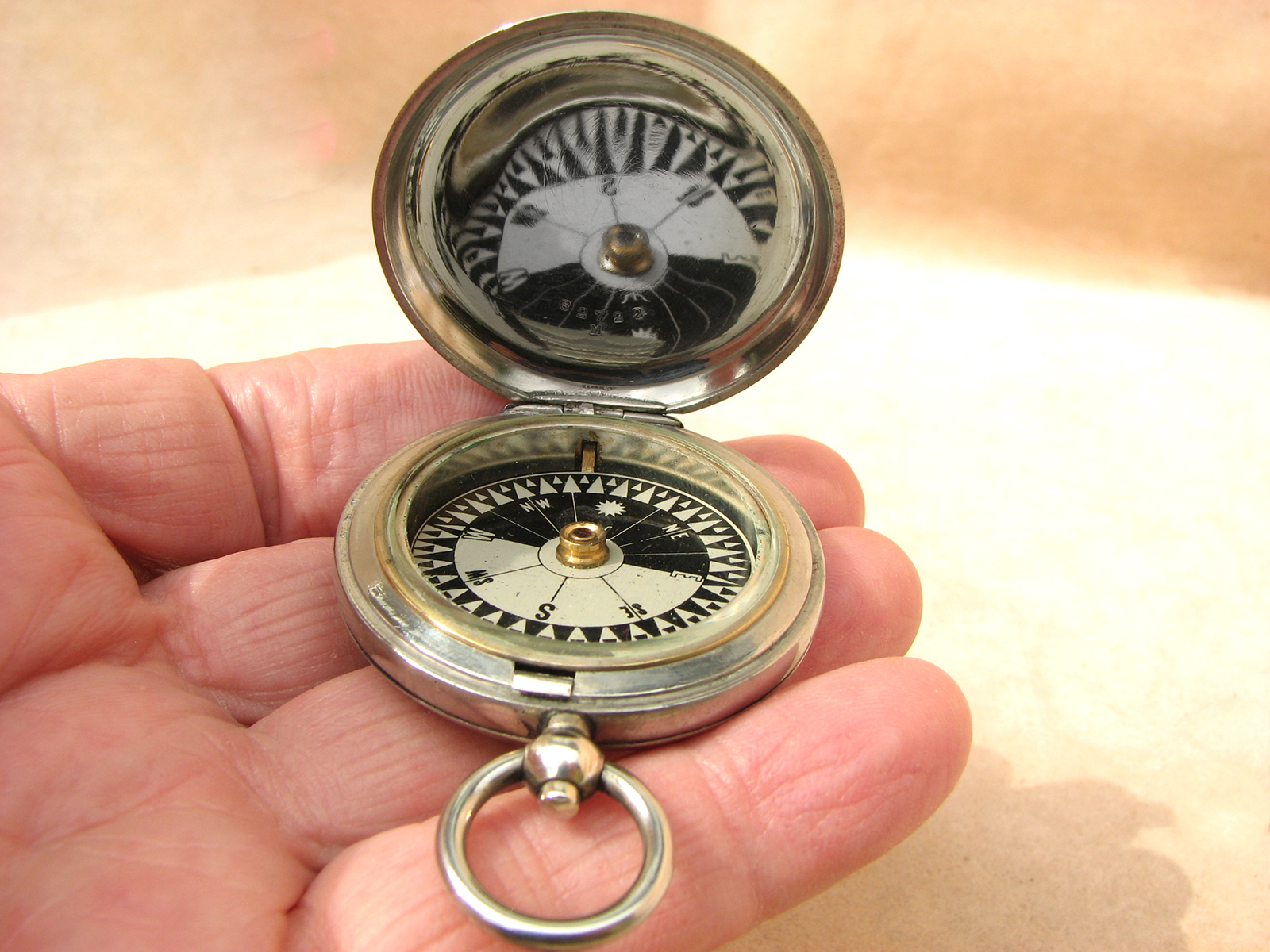 WW1 Dennison MK V pocket compass with Singers Patent style dial dated 1916